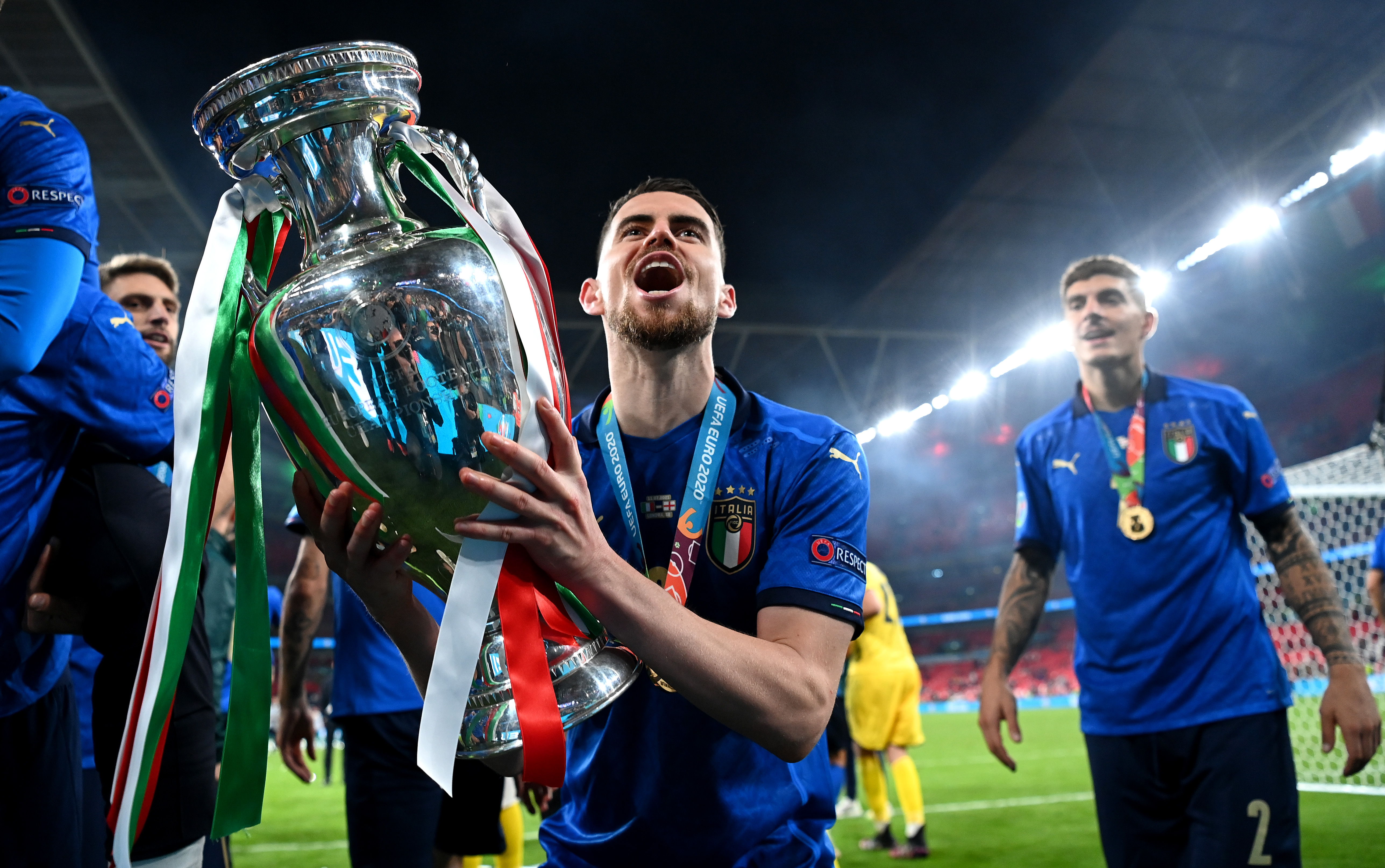 引领高端休 引领高端休